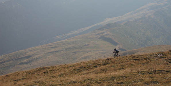 Oberhalb die Hütte von Garzirola